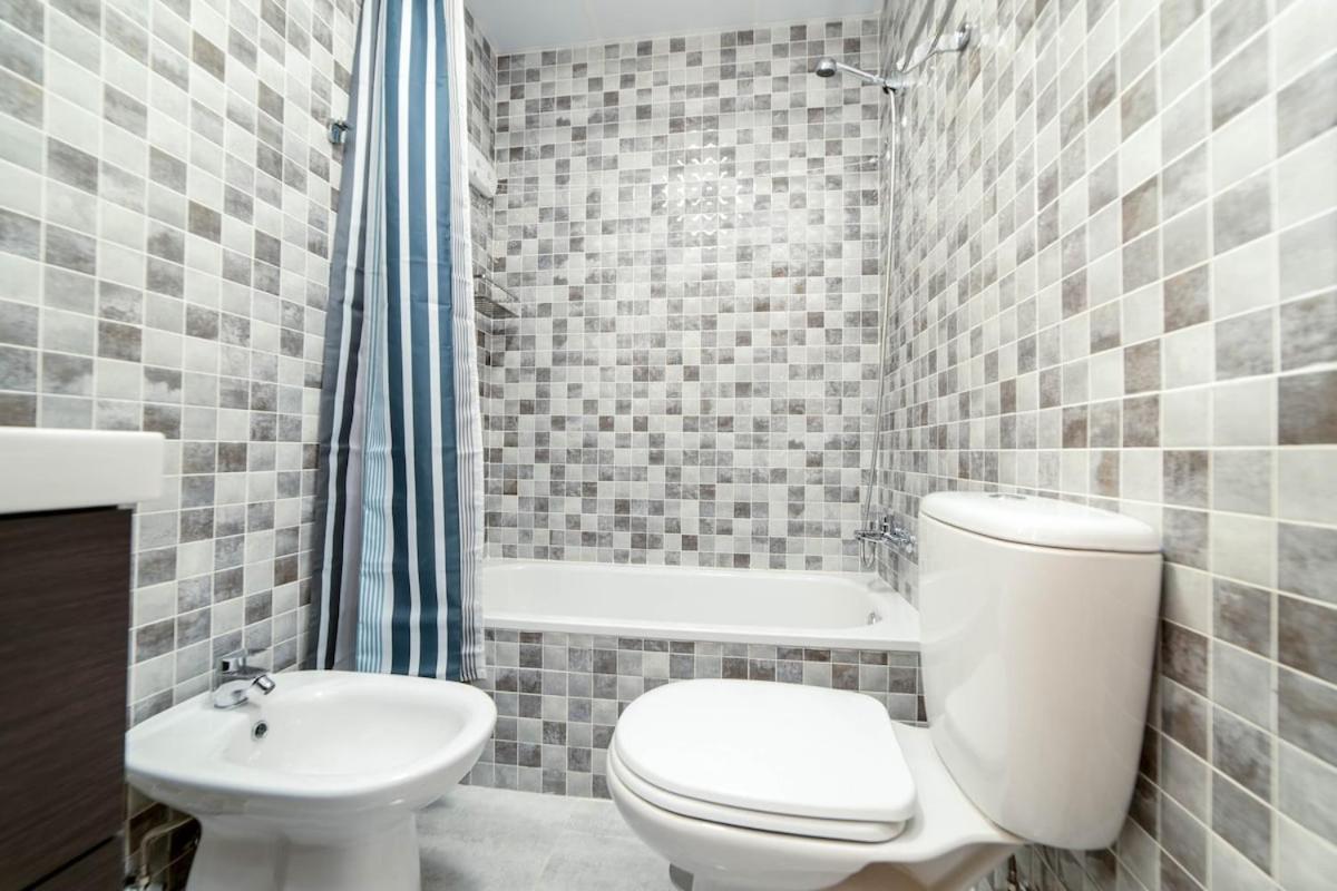 -malagasunapts- Stylish Centre Pool&parking Appartamento